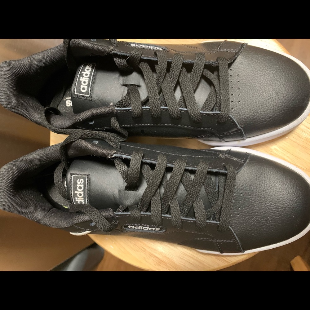 Athletic shoes